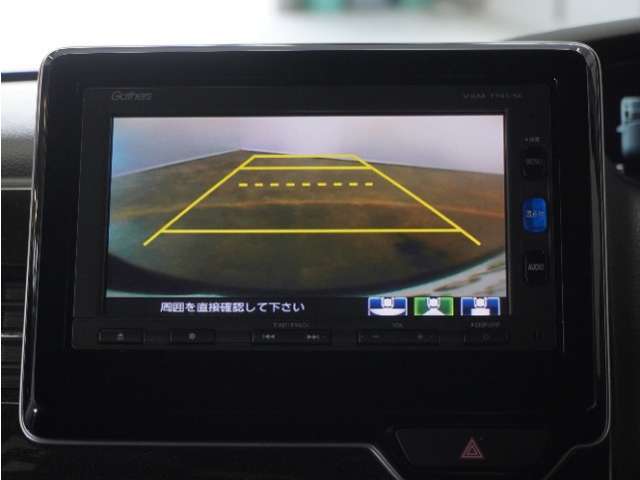 ◆バックカメラ◆リバースにするだけで映ります、後方の安全確認や、狭い駐車場での車庫入れ、雨の日や夜間など視界の悪い時に便利です！安全にバックする為には欠かせない装備です。