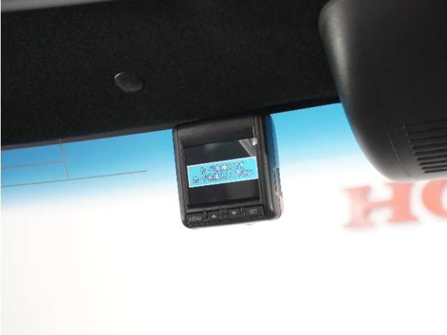 ◆ドライブレコーダー◆映像・音声などを記録する自動車用の装置です。　もしもの事故の際の記録はもちろん、旅行の際の思い出としてドライブの映像を楽しむことができます。