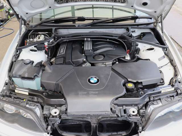 エンジン型式N42B20A出力143ps(105kW)/6000rpm 最大トルク20.4kg・m(200N・m)/3750rpm直列4気筒DOHC16バルブ自然吸気エンジン