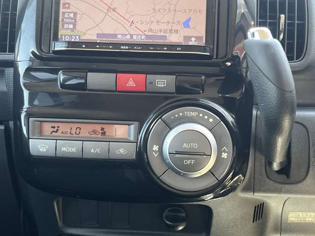納車前には併設しております整備工場にて法定点検整備を行なってお渡ししております。