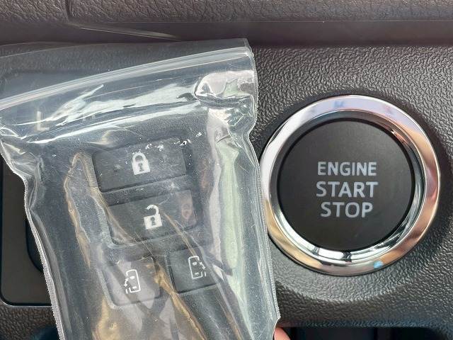 【スマートキー】車内へのアクセスやエンジン始動が楽々に行える今や必須アイテムのキー複製防止の「イモビライザー」まで備わっております。