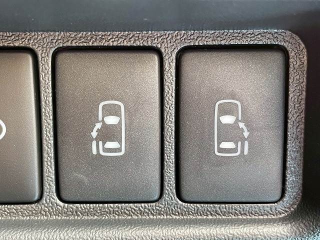 【両側電動スライドドア】運転席よりボタンひとつで開閉可能なスライドドアです。雨の日のお迎えの時など役立ちますね。