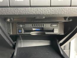 【ETC】有料道路を利用する際に料金所で停止することなく通過できる、ETC車載器（ノンストップ自動料金収受システム機器）が装備されています。セットアップを行うことで利用可能になります。