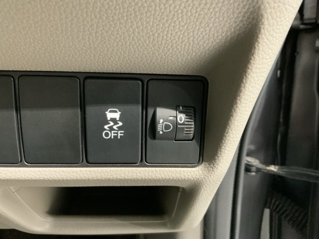 横滑り防止装置がついています。いざという時に安心ですね。