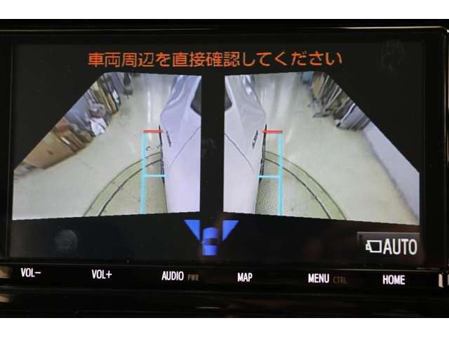 さらに、左右側面カメラも装備しています。駐車枠や隣のクルマなど周囲との位置関係がよくわかり、駐車しやすいですよ。運転席からは目視できない助手席側の側面も見えますので、路肩に幅寄せする際なども安心です。