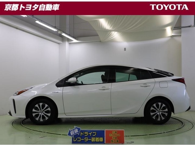 車線はみ出し防止警告【レーンアシスト】、衝突予防および衝突安全システム【PCS】で安心を。障害物や歩行者などを検知、警告してくれる【クリアランスソナー】がトラブルを未然に防ぐサポートをしてくれます。