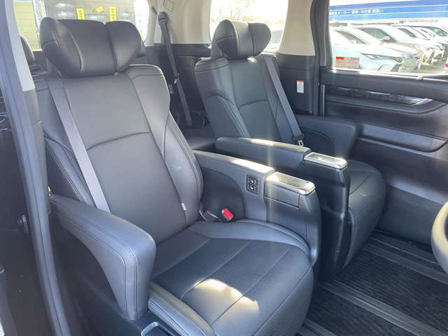 メーカー保証もちろんあります♪一般保証3年又は6万kmまで☆特別保証5年又は10万kmまで☆当社全店舗で対応のほか、全国の正規ディーラーでも保証修理がお受け頂けます！！