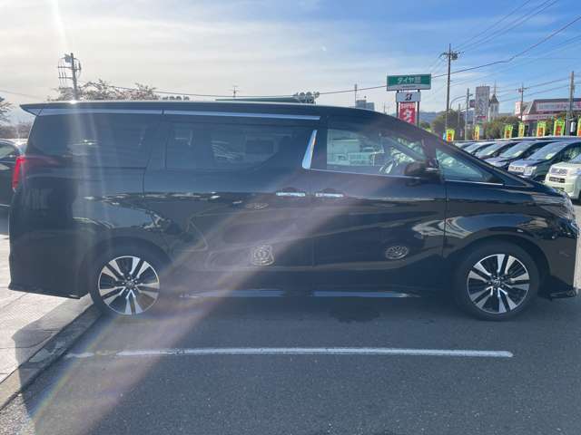 当社指定業者によるルームクリーニング実施☆室内の隅々や細かい所からエンジンルームまでキレイになった状態でお渡し致します♪