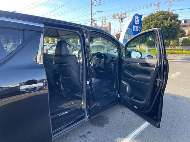 当社は今年で創業51周年♪地域に根付いた中古車販売店だからできる驚きの新車値引き＋低金利実質年率0.9％～♪最長120回分割可能です♪月々の変則的なお支払いも残価設定も対応可能です♪