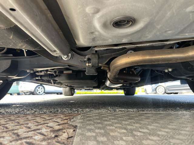 4ヶ月の消耗品も含む無料保証とオプションにて最長5年走行無制限の延長保証☆遠方のお客様はお近くのディーラーにて保証修理をお受けできます♪但し、現状販売車両は除きます。