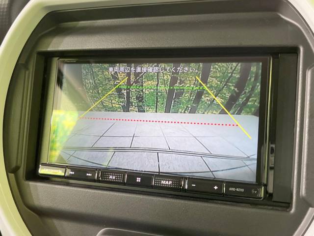 【バックカメラ】駐車時に後方がリアルタイム映像で確認できます。大型商業施設や立体駐車場での駐車時や、夜間のバック時に大活躍！運転スキルに関わらず、今や必須となった装備のひとつです！