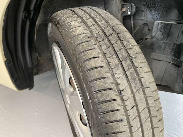 タイヤ溝まだあります！