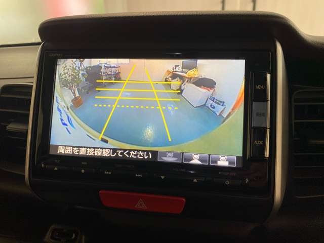 嬉しいバックカメラ付きです♪バック駐車が苦手な方でも安心して後方を確認する事が出来ます♪ガイドライン付きです♪