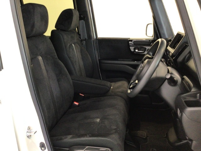 豊富に在庫を取り揃えています！軽自動車からミニバン、セダン、SUV、話題のハイブリッド車など続々入荷しております！