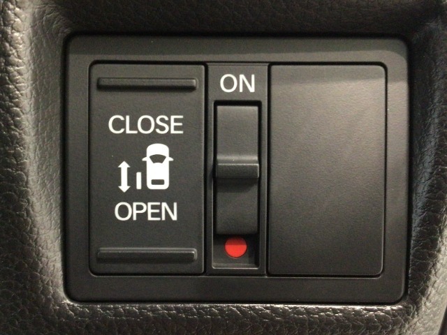 【パワースライドドア】助手席側がパワースライドドアになっており、運転席のスイッチやスマートキーでも開閉が可能です！開口部も広いので乗り降りも楽々♪
