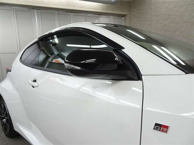 広々とした車内空間に優れた燃費性能。更にデザインも上質で人気のお車です！