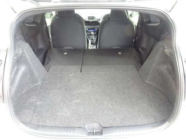 広々としたラゲージスペースを備えています。ライフスタイルに合わせていろいろな物を積み込めます！