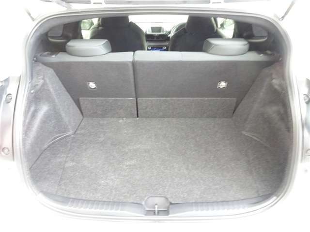 広々としたラゲージスペースを備えています。大きなものや長さのある荷物もしっかりと積み込めます。