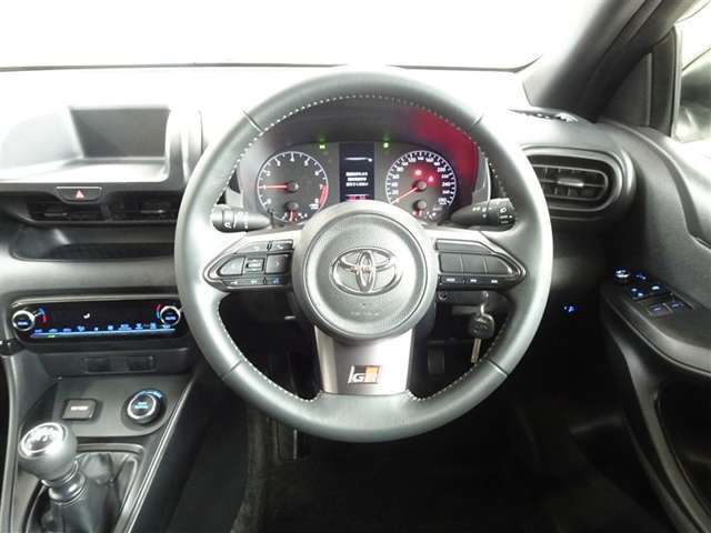 ドライバーに寄り添う快適な操作フィールをもたらすステアリングです。