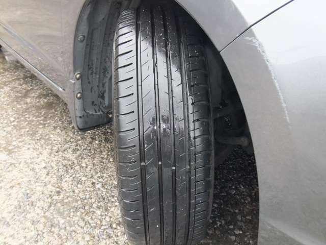 タイヤ残り溝はバッチリです。