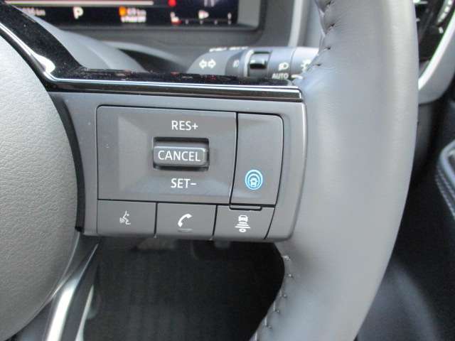 ハンドルスイッチ、プロパイロット付きで高速道路走行時のドライバーの負担を軽減いたします