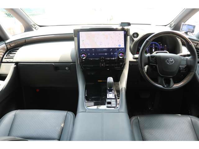■弊社在庫車両はすべて、入庫段階で客観的且つ厳正な車両鑑定評価（第3者機関による査定）を実施しております。メーター改ざんや修復歴などはございませんので、ご安心下さい。