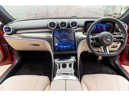 マキアートベージュの革シートに座る瞬間、上質な時間が始まることを実感できます。