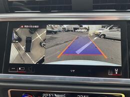 【サラウンドビューカメラ】4台の広角カメラで自車の全周囲360度を捉え、様々な角度からの映像を映し出すことで、駐車時の操作をより簡単に行えます。