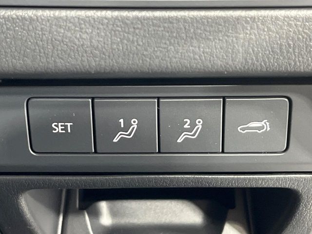 【パワーシート】スイッチ一つで簡単にシートの微調整が可能！電動だから力もいりません！快適なシートポジションにセットして、快適なドライブをお楽しみください。