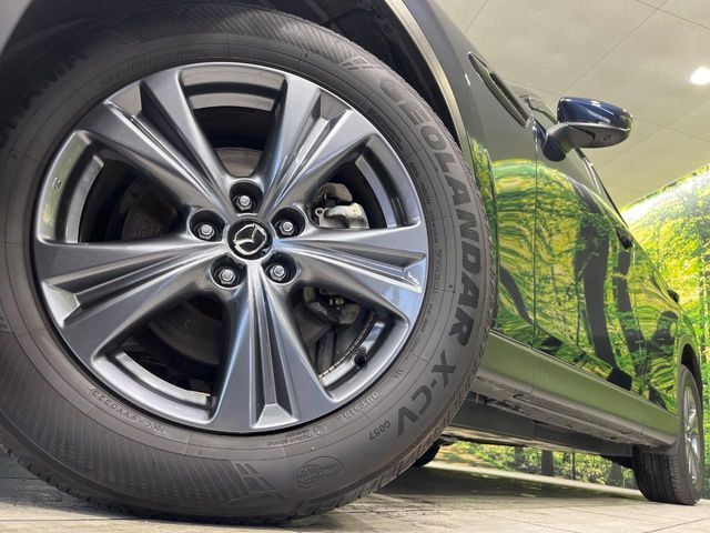 【純正18インチアルミホイール】外観にマッチした純正アルミホイールを装着しております。各種社外アルミホイールや、スタッドレスタイヤも取扱いしております。是非ご相談ください♪