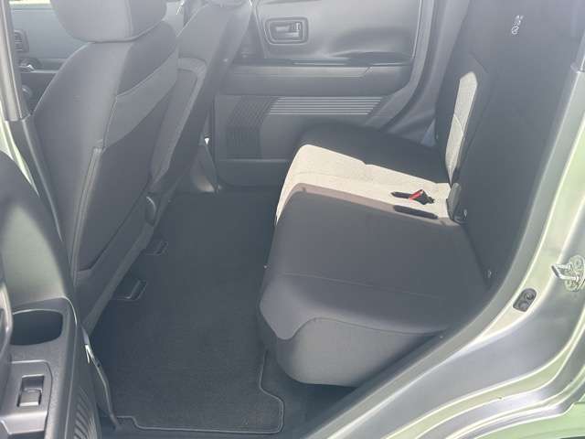★5年間新車保障★初度登録から5年間の新車保証が含まれています。長期間、安心してお乗り頂けます！保障費用は支払総額に含まれています！遠方のお客様は保証継承後、お近くのディーラーにて保証が受けられます！