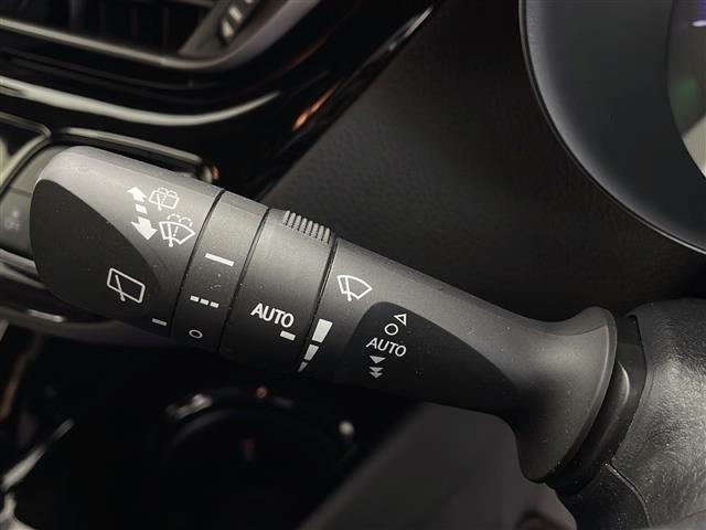気になる車はすぐにお問い合わせください！画面右側の0066から始まる無料ダイヤルからお問い合わせ下さい！専門スタッフがお車のご質問にお答えいたします！