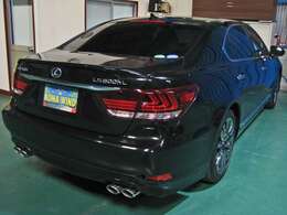 【L-Select　Passionate　Spirit（パッショネート・スピリット）専用装備】●オーナメントパネル「縞杢（アガチス/ブラック）」●アルカンターラルーフ「ヘリンボーン（ブラック）」