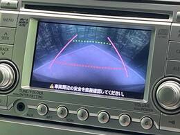 【バックカメラ】駐車時に後方がリアルタイム映像で確認できます。大型商業施設や立体駐車場での駐車時や、夜間のバック時に大活躍！運転スキルに関わらず、今や必須となった装備のひとつです！