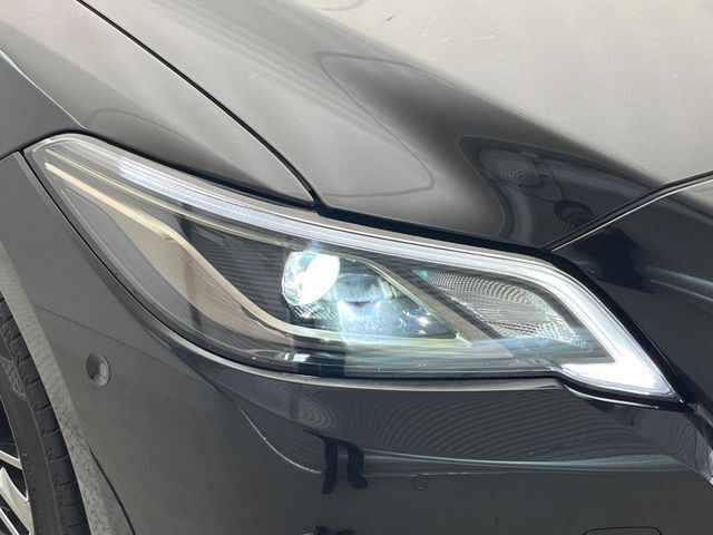 【LEDヘッドライト】悪天候や夜間走行時も良好な視界を確保し安心して運転できる高輝度LEDヘッドライトを装備！点灯速度が早く、消費電力も抑えられています。