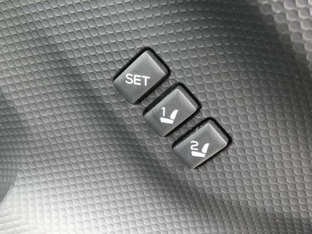 運転席はシートメモリー機能が付いているので、自分以外の人がシートを動かしても、ボタン一つでセットした位置に戻せます。