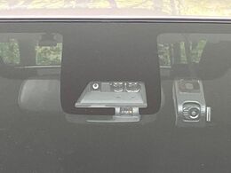 【トヨタセーフティセンス】走行中に前方の車両等を認識し、衝突しそうな時は警報とブレーキで衝突回避と被害軽減をアシスト。より安全にドライブをお楽しみいただけます。