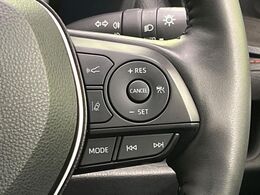 【レーダークルーズコントロール】高速道路での長距離走行が楽に！！自動で速度を保つクルーズコントロールが、衝突軽減システムと連携し、前方の車両を感知して車間を保つように速度調節してくれます！！