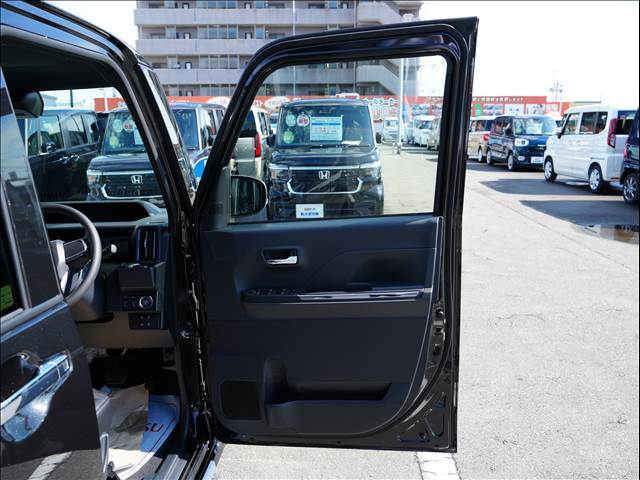 アベカツの納車式☆花束＆ゴールデンキーをもっての記念撮影☆10年に1度と言われるお車の買い替え。忘れられない瞬間をスタッフと主役のお客様で作り上げましょう！！