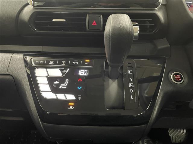 【シフトレバー】シフトも操作しやすく快適なドライブを楽しんでいただけます！