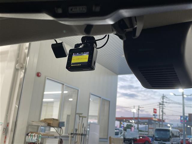 【後部座席操作部】後部座席を快適に過ごしていただくための便利な装備が付いています！