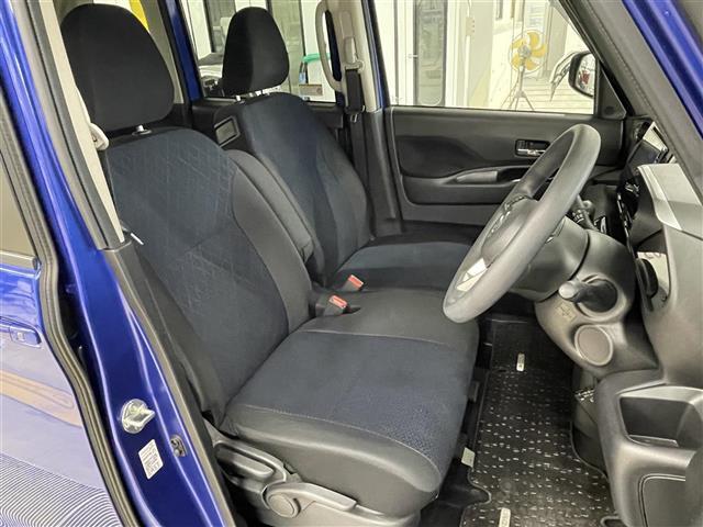 【運転席】座り心地が良いシートなので長時間の運転でも快適にお過ごしいただけます。新品のフロアマットのご注文も可能です。掲載箇所以外にご希望の写真がございましたらお気軽にお問い合わせ下さい。