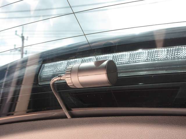 当店では入庫時に一度ルームクリーニングをしておりますが、納車前にもう一度ルームクリーニングを行い、綺麗な状態でお客様に納車いたします。