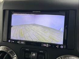 バックカメラ搭載。駐車時も安心です。
