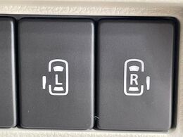 【両側パワースライドドア】スマートキーや運転席のスイッチで後席両側スライドドアの開閉が可能♪電動だから力を入れてドアを開ける必要が無く、小さなお子様でも簡単に開け閉めでき快適です♪