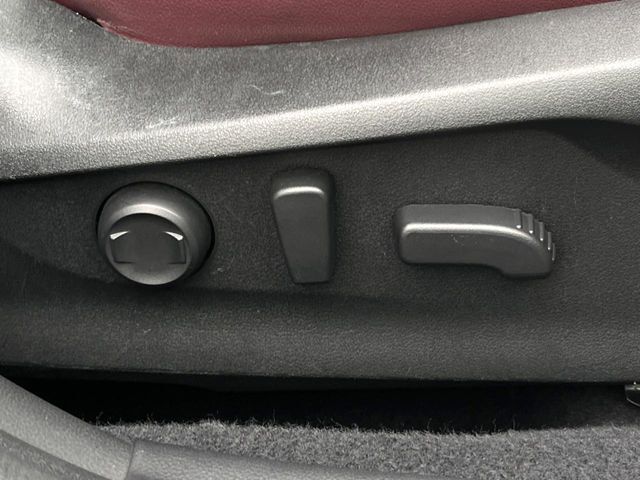 【パワーシート】スイッチ一つで簡単にシートの微調整が可能！電動だから力もいりません！快適なシートポジションにセットして、快適なドライブをお楽しみください。