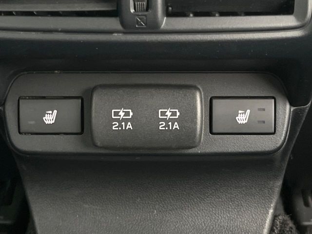 【シートヒーター】寒い日に重宝するシートヒーター！エアコンより早く温まってくれるので寒がりの人も安心ですね♪エアコンの温風は乾燥するから苦手、という方にもをおすすめです。