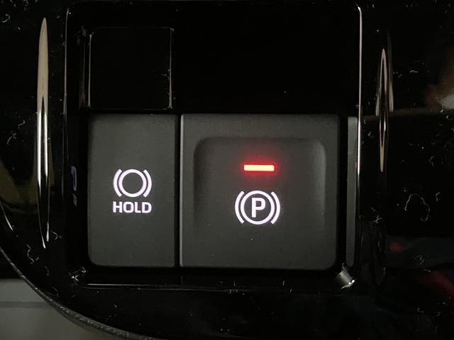 【電動パーキング】指先だけで簡単に操作が可能な電動パーキングブレーキを搭載♪また、渋滞時や駐車券を取るシーンなどで便利なオートブレーキホールド機能も搭載☆