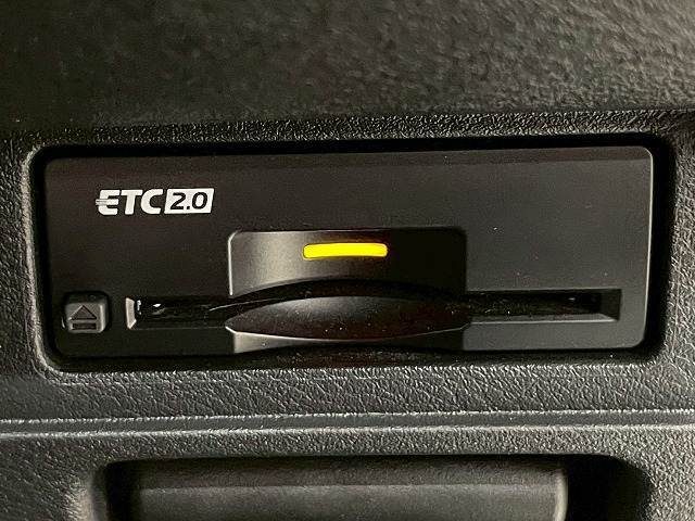 【ビルトインETC】で高速道路もスムーズに乗り降り可能で、ご納車直後からの遠距離ドライブも可能です。