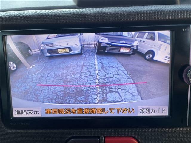 バックカメラも付いています。駐車の時に便利なのはもちろんの事、後方死角にいる子供たちに気が付くことができるので安心安全ですね